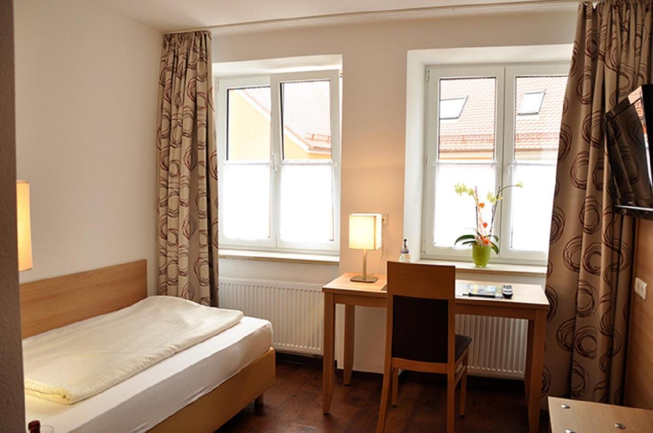 Hotel Gasthof Zum Goldenen Lamm Harburg  Esterno foto