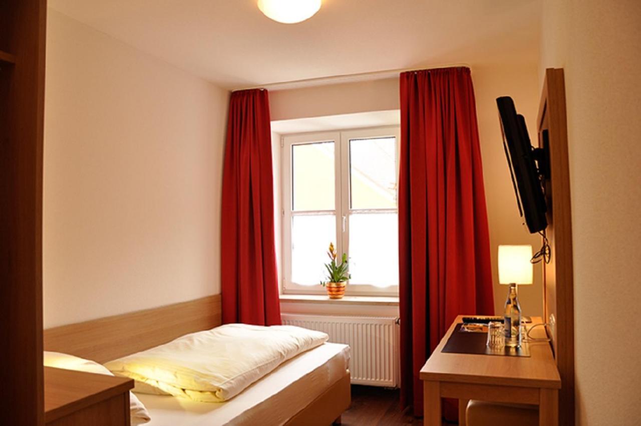 Hotel Gasthof Zum Goldenen Lamm Harburg  Esterno foto