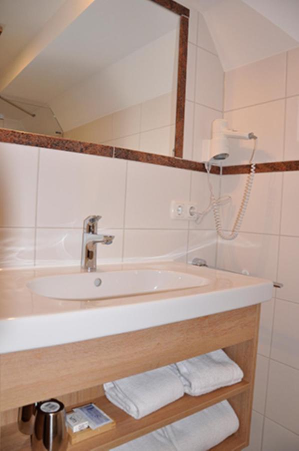 Hotel Gasthof Zum Goldenen Lamm Harburg  Esterno foto